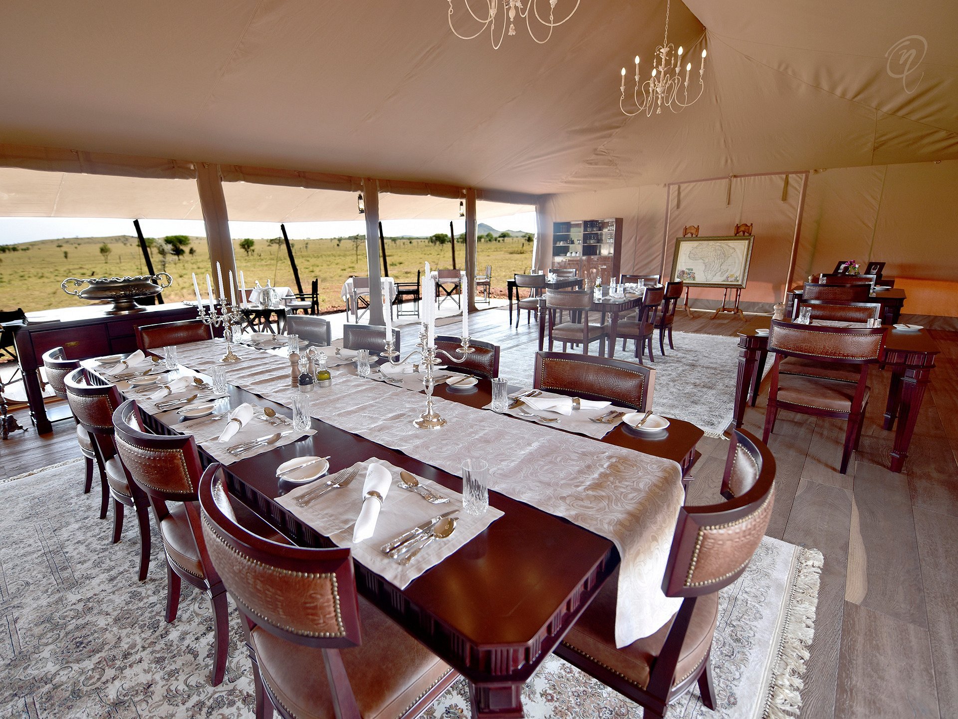indoor-and-outdoor-dining